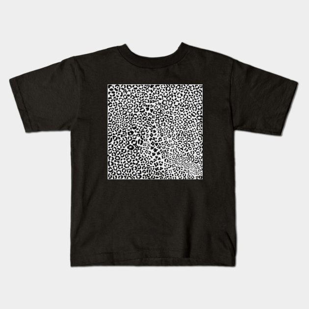 cheetah pattern Kids T-Shirt by zzzozzo